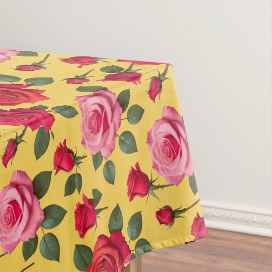 Cheerful Pink And Red Roses On A Sunny Yellow Tischdecke (Beispiel)