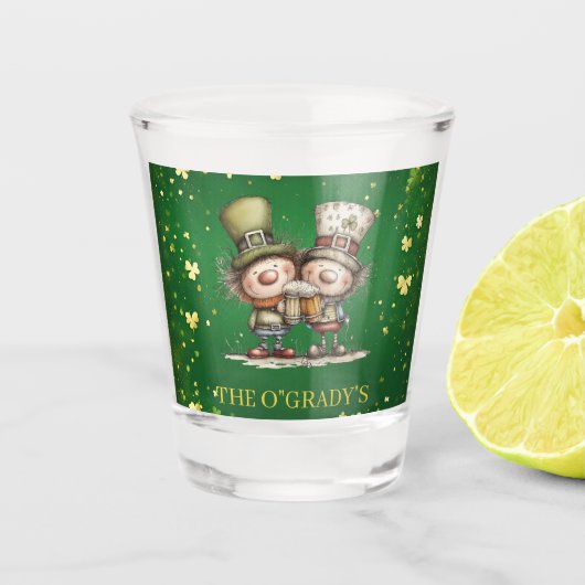 Cheerful St. Patrick’s Day Party Illustration Schnapsglas (Vorderseite)