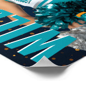 Cheerleader-Foto der Senior-Cheer-Mannschaft in Go Poster (Ecke)