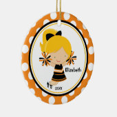 Cheerleader-Mädchen-Weihnachtsverzierungs-orange Keramikornament (Rechts)