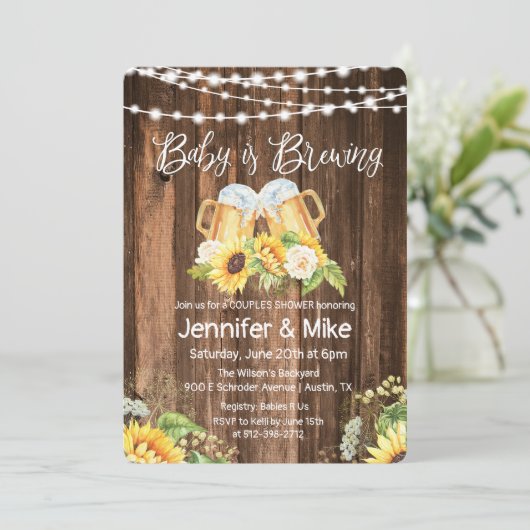 Cheers and Beers Rustic Couples Dusche Einladung (Stehend Vorderseite)