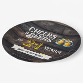 Cheers and Beers to 21 Years Rustic Birthday Pappteller (Schrägansicht)