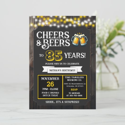 Cheers and Beers to 85 Years Surprise Brewery Einladung (Stehend Vorderseite)