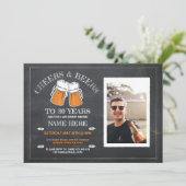 Cheers & Beers Birthday Chalk Party Foto Einladung (Stehend Vorderseite)