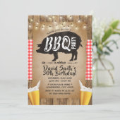 Cheers & Beers Rustikale GRILLEN Geburtstagsparty Einladung (Stehend Vorderseite)