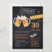 Cheers & Biere Rustikales Chalkboard jedes Alter G Einladung (Vorderseite)