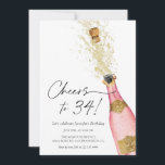 Cheers Birthday Pink und Gold Foto Einladung<br><div class="desc">Lasst uns 34 aufmuntern! Einladung zum Geburtstag Foto. Entworfen mit einer schönen Aquarell Gold Champagner Flasche. Die meisten Buchstaben sind editierbar. Passende Artikel in unserem Shop Cava Party Design.</div>