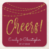 Cheers Burgundy und Gold Foil String Lights Rechteckiger Pappuntersetzer (Vorderseite)