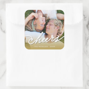 Cheers Calligraphy Script Gold Ombre Foto Holiday Quadratischer Aufkleber