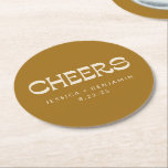 Cheers Groovy Gold Typografy Names Wedding Runder Pappuntersetzer<br><div class="desc">Personalisiert Cheers Groovy Mustard Gold Typografy Names Wedding Paper Untersetzer</div>