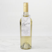 'Cheers' Klasse Elegant Script Marble Wedding Flaschenanhänger (Auf Flasche)