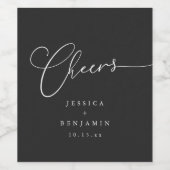 Cheers Minimal Black Script Elegant Wedding Favor Weinetikett (Einzelnes Label)