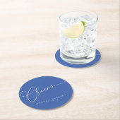 Cheers Minimal Blue Script Custom Wedding Runder Pappuntersetzer (Vor Ort)