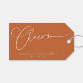 Cheers Minimal Burnt Orange Script Custom Wedding Geschenkanhänger (Vorderseite (Horizontal))