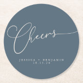 Cheers Minimal Dark Blue Script Custom Wedding Runder Pappuntersetzer (Vorderseite)