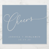 Cheers Minimal Dusty Blue Script Custom Wedding Alkoholflaschenetikett (Einzelnes Label)