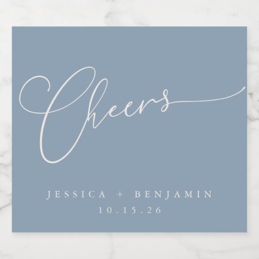 Cheers Minimal Dusty Blue Script Custom Wedding Alkoholflaschenetikett (Einzelnes Label)