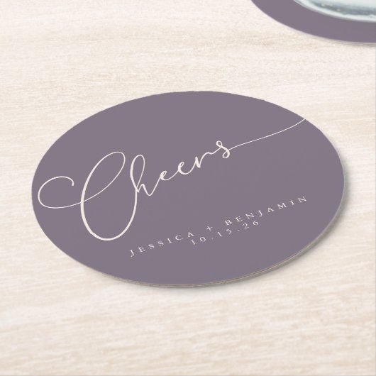 Cheers Minimal Dusty Lila Script Custom Wedding Runder Pappuntersetzer (Angewinkelt)