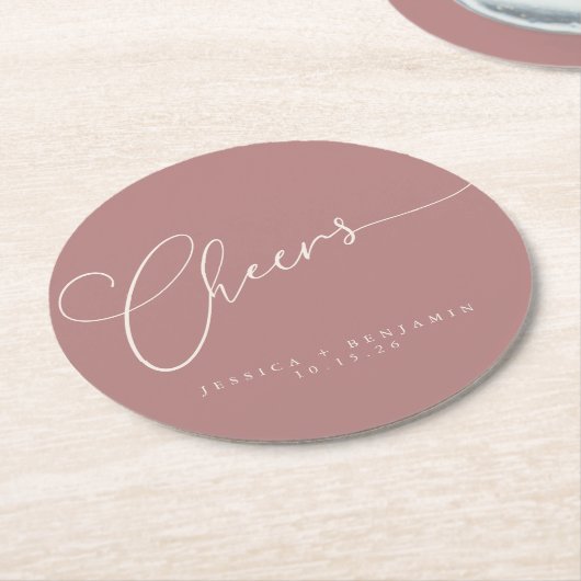 Cheers Minimal Dusty Rose Script Custom Wedding Runder Pappuntersetzer (Angewinkelt)