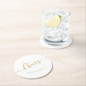Cheers Minimal Gold Script Custom Wedding Runder Pappuntersetzer (Vor Ort)
