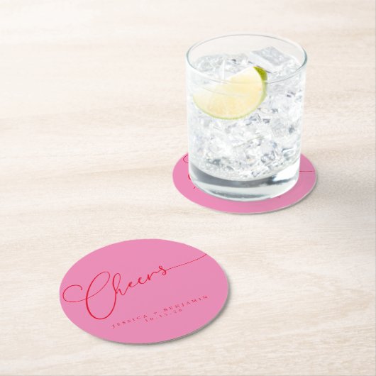 Cheers Minimal Rosa Script Custom Wedding Runder Pappuntersetzer (Vor Ort)