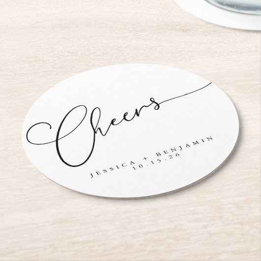 Cheers Minimal Schwarz-weiße Script Custom Wedding Runder Pappuntersetzer (Angewinkelt)