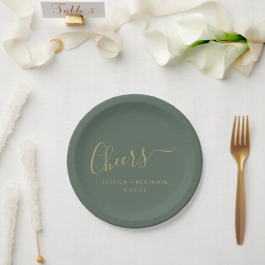 Cheers Minimalistische dunkle Sage Gold Custom Wed Pappteller (Hochzeit)