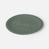 Cheers Minimalistische dunkle Sage Gold Custom Wed Pappteller (Schrägansicht)