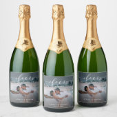 Cheers Stylish White Script Foto Wedding Sparkli Schaumweinetikett (Flaschen)