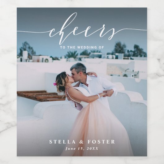 Cheers Stylish White Script Foto Wedding Weinetikett (Einzelnes Label)