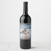 Cheers Stylish White Script Foto Wedding Weinetikett (Vorderseite)