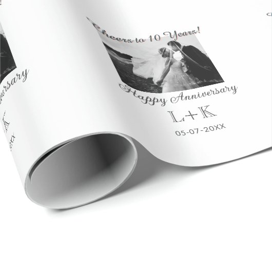 Cheers to 10 Years happy anniversary add photo dat Geschenkpapier (Rolleneckpunkt)