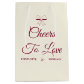 Cheers To Love Burgundy Script Ivory Bow Wedding Mittlere Geschenktüte (Vorderseite)