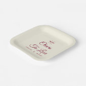 Cheers To Love Burgundy Script Ivory Bow Wedding Pappteller (Gewinkelt)