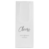 CHEERS Wedding DATE Couple NAMES Modern Minimalist Geschenktüte Für Weinflaschen (Vorderseite)