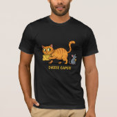 Cheese Caper – Funny Cat & Mouse Cartoon Design T-Shirt (Vorderseite)