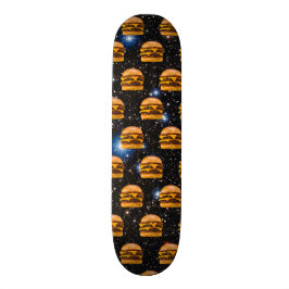 Cheeseburger im Raum Skateboard