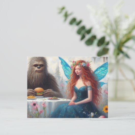 Cheeseburger Picnic mit Sasquatch und Fairy Postkarte (Stehend Vorderseite)