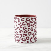 Cheetah Animal Print in Maroon und White Tasse (Zentrum)
