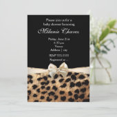 Cheetah Leopard Print Gold Bow Glam Einladung (Stehend Vorderseite)