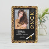 Cheetah Print Class of 2023 Abschluss Einladung (Stehend Vorderseite)