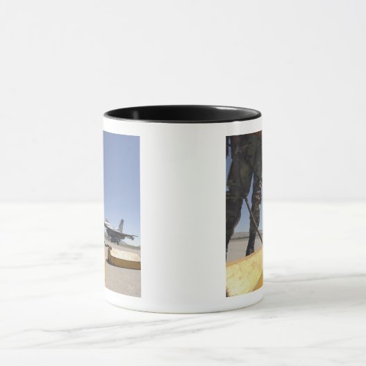 Chef der Crew der US-Luftwaffe Tasse (Zentrum)