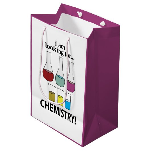 Chemie Funny Ich suche Chemie Mittlere Geschenktüte (Vorderseite Schrägansicht)