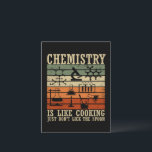 Chemie ist wie das Kochen Vintager Chemiker Postkarte<br><div class="desc">Liebe du Chemie? Liebe du zu lachen? Wenn ja, dann ist das eine Illustration für Sie, besonders wenn Sie Wissenschaftler oder Chemiker sind. Es gibt viele Chemie-Designs da draußen, aber wie viele von ihnen sind sinnvoll? Das macht das komische Chemie-Sprichwort "Chemie ist wie Kochen" grafisches Design so großartig. Sie werden...</div>