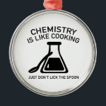 Chemie ist wie Kochen Silbernes Ornament<br><div class="desc">Chemie ist wie Kochen,  nur nicht den Löffel entweichen</div>
