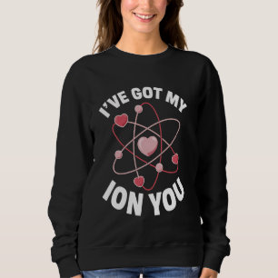 Chemie Valentinstag Wissenschaft Wortspiel Atom He Sweatshirt
