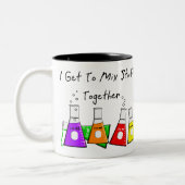 Chemiker-"ich erhalte, Material-zusammen zu Zweifarbige Tasse (Links)