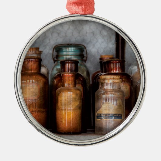 Chemist - Verschiedene Chemikalien Silbernes Ornament (Vorne)