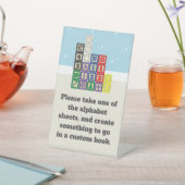 Chemistans "Blocks Pedestal Sign" Sockelschild (In SItu)