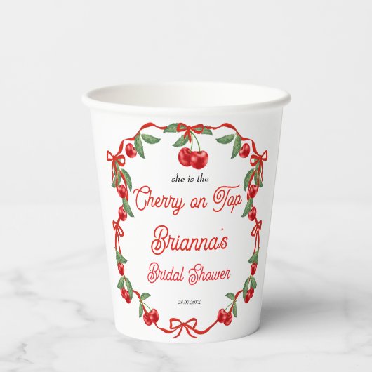 Cherry auf dem oberen Bändchen-Coquette-Brautparty Pappbecher (Rückseite)